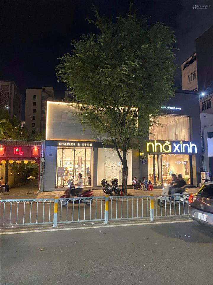 Cho thuê nhà góc 2mt số 187 hai bà trưng, phường 6, quận 3 ( hẻm hông), 8x20m, 200tr/th