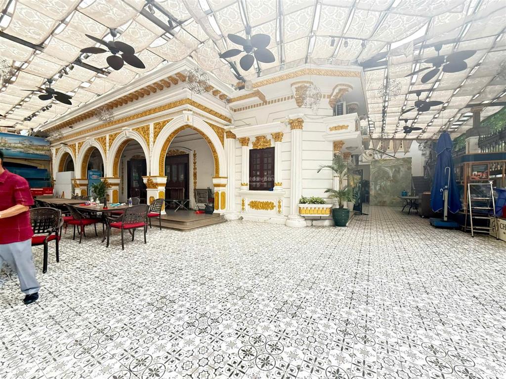 Cho thuê biệt thự 600m2, góc 2 mặt tiền số 86 võ văn tần, quận 3, dt 25x25m, trêt, 2 lầu.