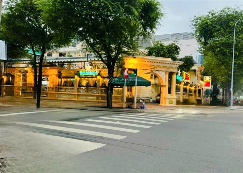 Cho thuê biệt thự 600m2, góc 2 mặt tiền số 86 võ văn tần, quận 3, dt 25x25m, trêt, 2 lầu.