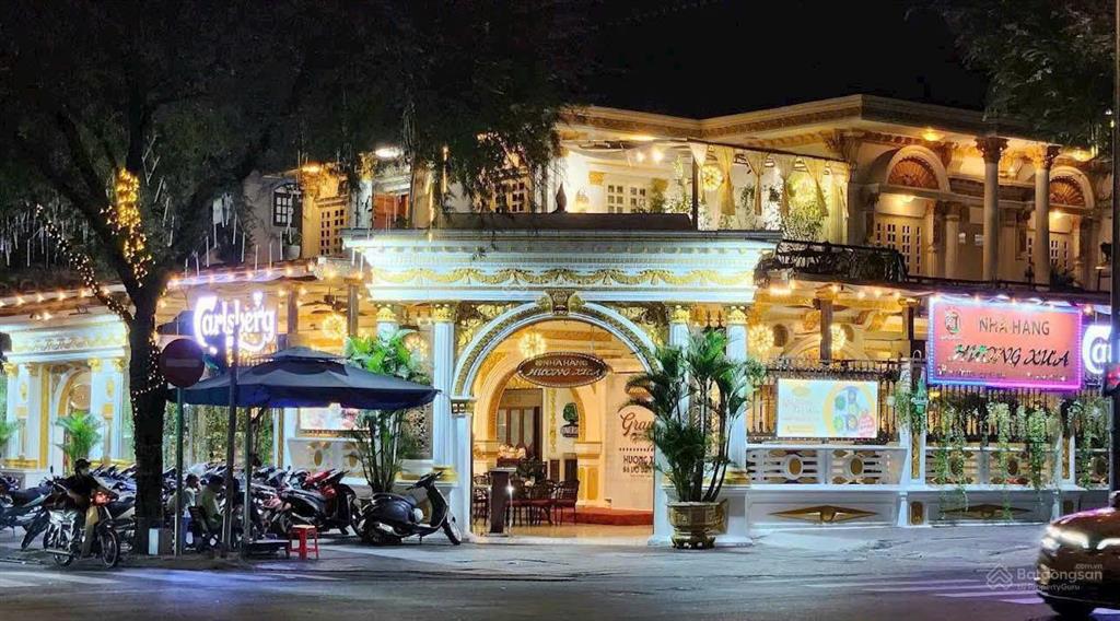 Cho thuê biệt thự 600m2, góc 2 mặt tiền số 86 võ văn tần, quận 3, dt 25x25m, trêt, 2 lầu.