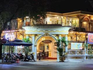 Cho thuê biệt thự 600m2, góc 2 mặt tiền số 86 võ văn tần, quận 3, dt 25x25m, trêt, 2 lầu.