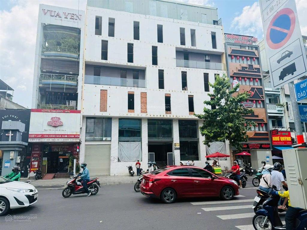 Cho thuê tòa nhà dtsd 3200m2, mặt tiền số 200 nguyễn tri phương, quận 10, nhà đẹp mặt tiền 19.5m