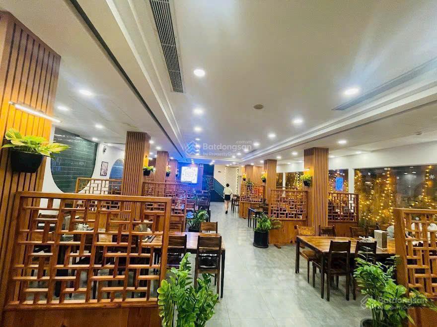 Cho thuê nhà mt 38 mạc đĩnh chi q1 dt 12x36m, 1 trệt 2 lầu, tuyến đường sầm uất, nhận nhà kd ngay