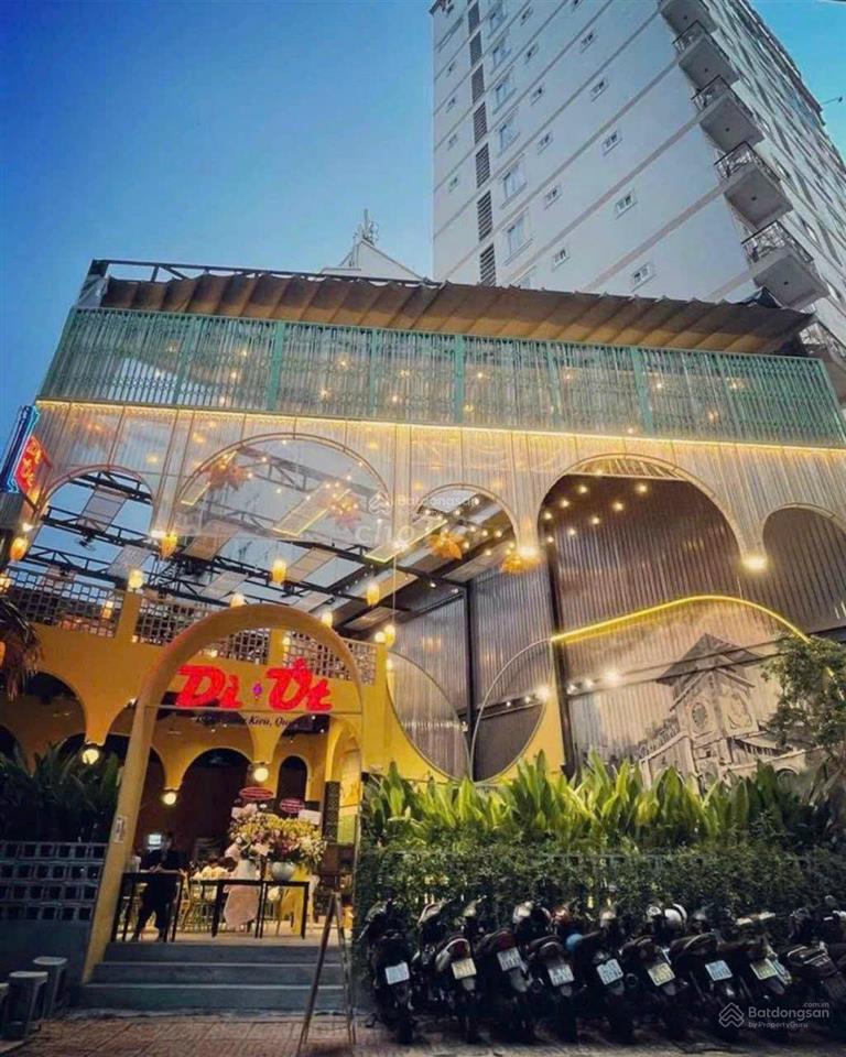 Cho thuê mặt bằng đẹp 875m2, trống suốt, số 236 pasteur, quận 3, gần hồ con rùa