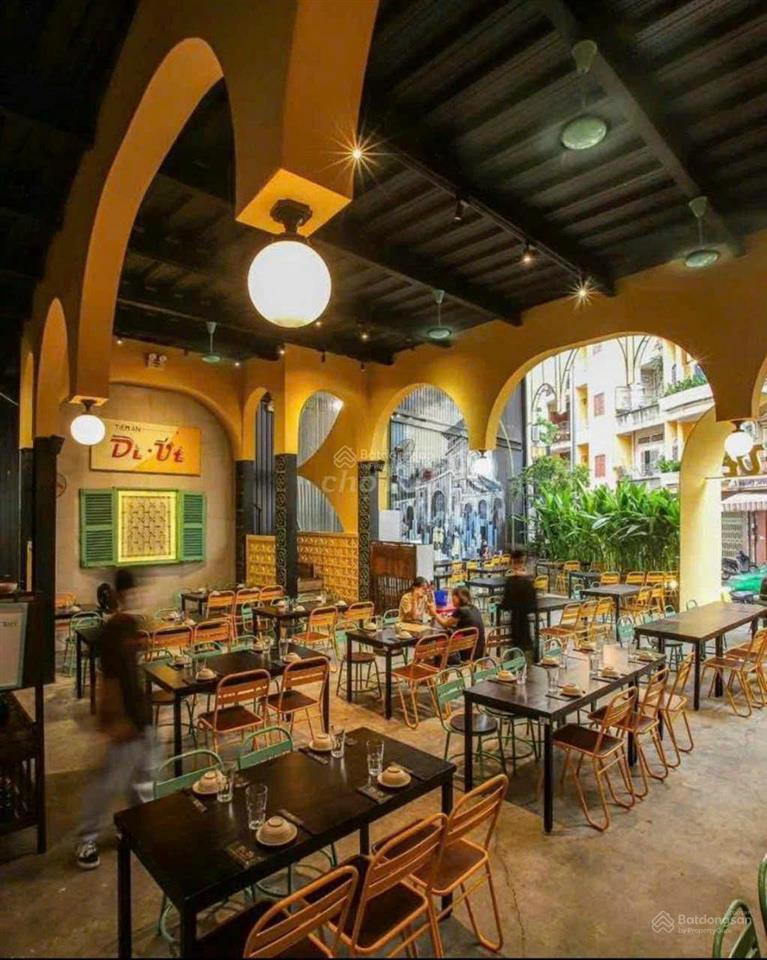 Cho thuê mặt bằng đẹp 875m2, trống suốt, số 236 pasteur, quận 3, gần hồ con rùa