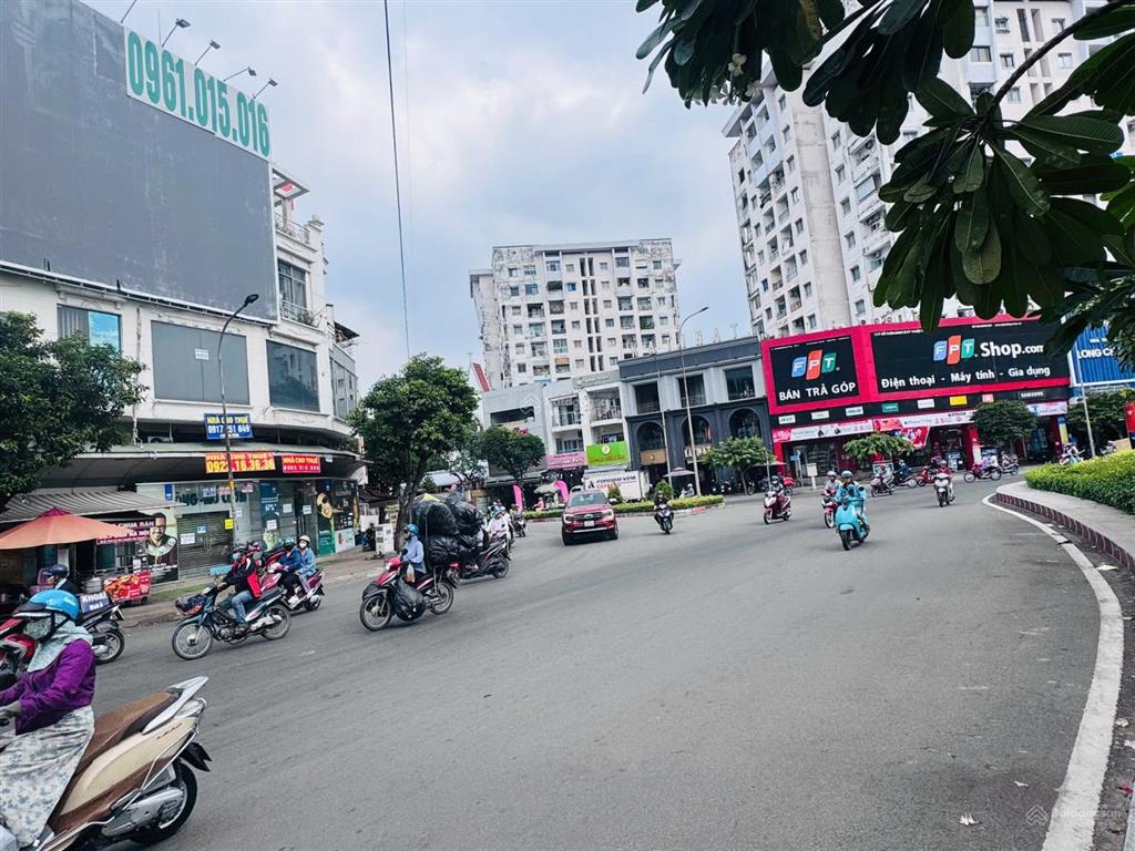 Cho thuê nhà 1 trệt 4 lầu st  ngay vòng xoay 22 âu cơ, phường tân sơn, dt 10x10m, giá 180tr/tháng
