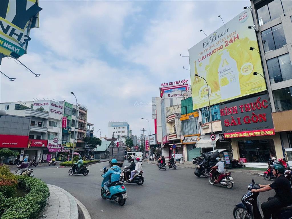 Cho thuê nhà 1 trệt 4 lầu st  ngay vòng xoay 22 âu cơ, phường tân sơn, dt 10x10m, giá 180tr/tháng