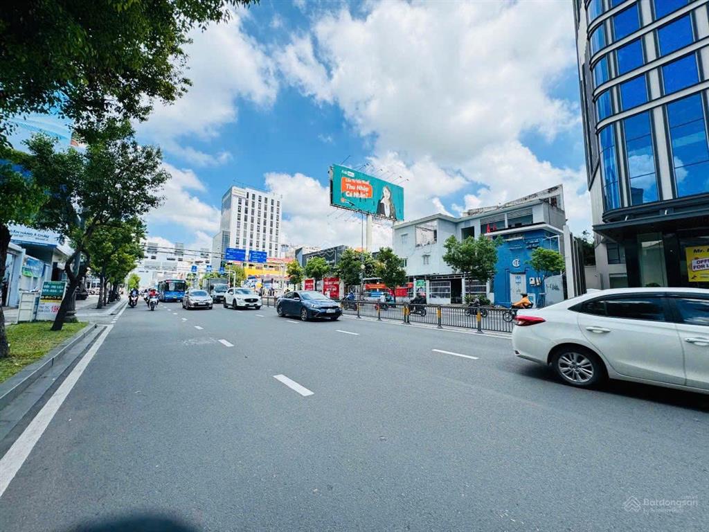 Cho thuê tòa nhà hạng a, 15 tầng mt 22a nam kỳ khởi nghĩa quận 3 view toàn cảnh sài gòn.