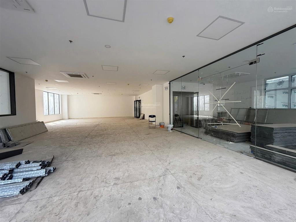 Toà nhà cho thuê mặt tiền 10 kỳ đồng phường 9 quận 3 kiến trúc hiện đại 13 tầng nổi 1.6 tỷ/tháng