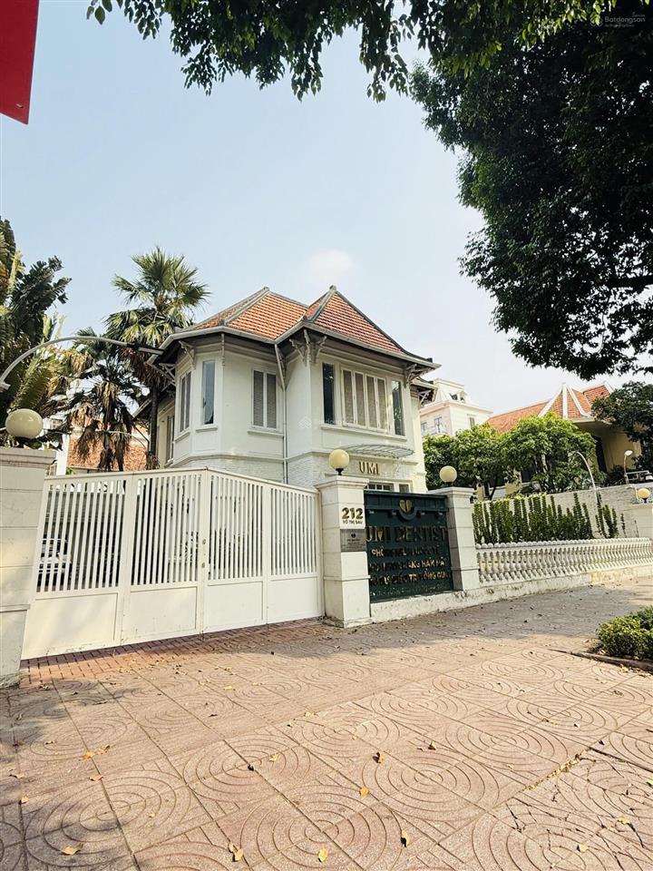 Cho thuê biệt thự đẹp mặt tiền (22m) số 212 võ thị sáu, quận 3, bao gồm sân vườn, trệt và 1 lầu.