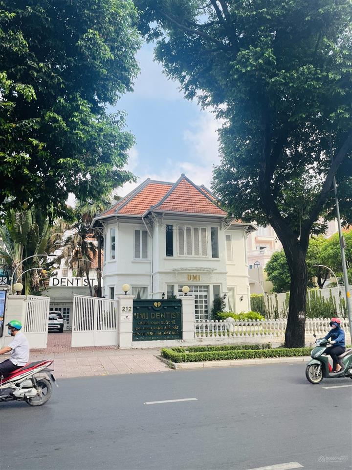 Cho thuê biệt thự đẹp mặt tiền (22m) số 212 võ thị sáu, quận 3, bao gồm sân vườn, trệt và 1 lầu.