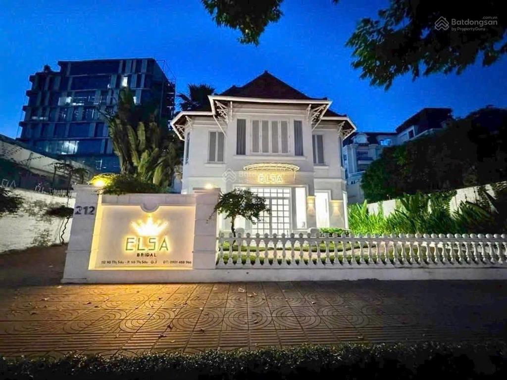 Cho thuê biệt thự đẹp mặt tiền (22m) số 212 võ thị sáu, quận 3, bao gồm sân vườn, trệt và 1 lầu.