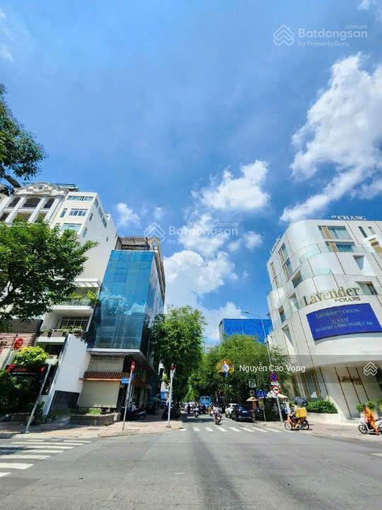 Cho thuê tòa nhà góc 2 mặt tiền số 55 đường trương định, quận 3, 5.5x25m, hầm trệt lửng 5 lầu