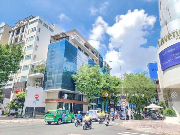 Cho thuê tòa nhà góc 2 mặt tiền số 55 đường trương định, quận 3, 5.5x25m, hầm trệt lửng 5 lầu
