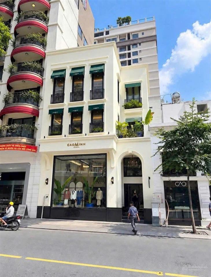 Cho thuê nhà mặt tiền hai bà trưng quận 1, dt 8.5x12m, 3 tầng, đối diện nhà hát thành phố