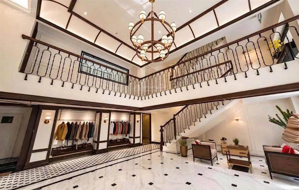 Cho thuê nhà mặt tiền hai bà trưng quận 1, dt 8.5x12m, 3 tầng, đối diện nhà hát thành phố