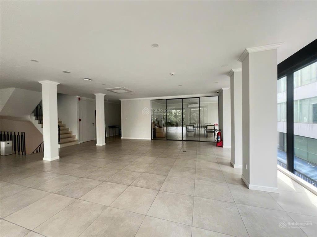 Cho thuê nhà góc 2mt 62 phạm ngọc thạch, quận 3, dt 15x15m, trệt, 4 lầu, nhà đẹp, kinh doanh tự do