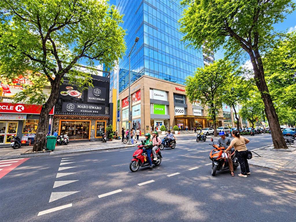 Cho thuê nhà góc 2 mặt tiền 45 lý tự trọng, quận 1  sát vincom đồng khởi 731m²  400 triệu/tháng