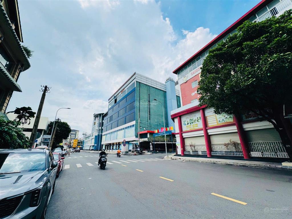 Cho thuê tòa nhà góc 2 mặt tiền số 3 hoàng việt, phường 4, quận tân bình
