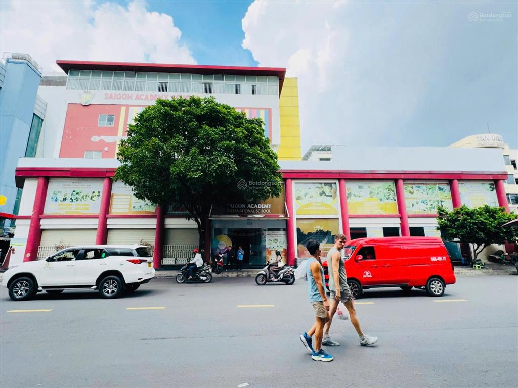 Cho thuê tòa nhà góc 2 mặt tiền số 3 hoàng việt, phường 4, quận tân bình