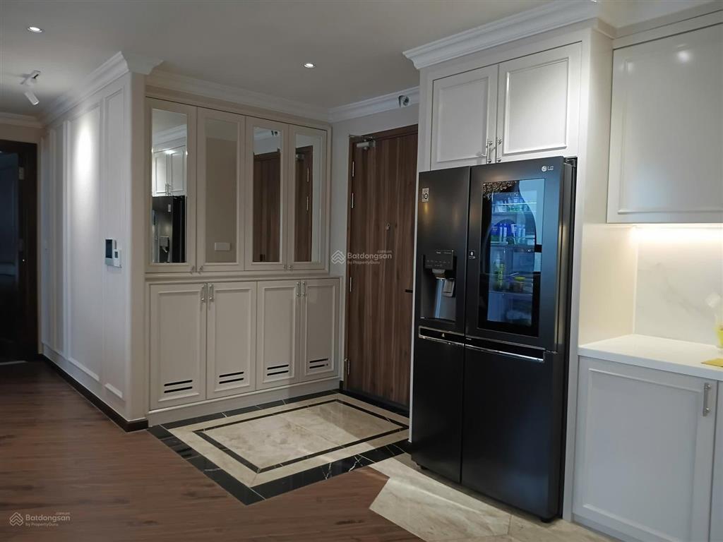Cần bán căn 3pn 110m2 lầu cao  view q1 cực đẹp, giá chỉ 5,68 tỷ