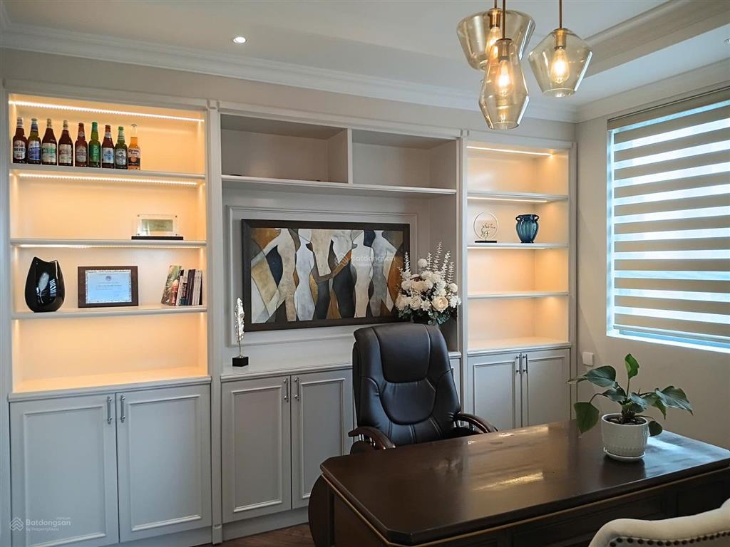 Cần bán căn 3pn 110m2 lầu cao  view q1 cực đẹp, giá chỉ 5,68 tỷ