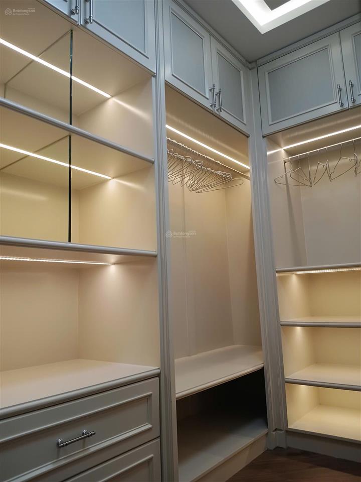 Cần bán căn 3pn 110m2 lầu cao  view q1 cực đẹp, giá chỉ 5,68 tỷ