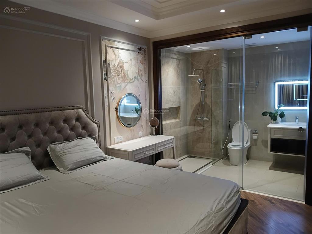 Cần bán căn 3pn 110m2 lầu cao  view q1 cực đẹp, giá chỉ 5,68 tỷ