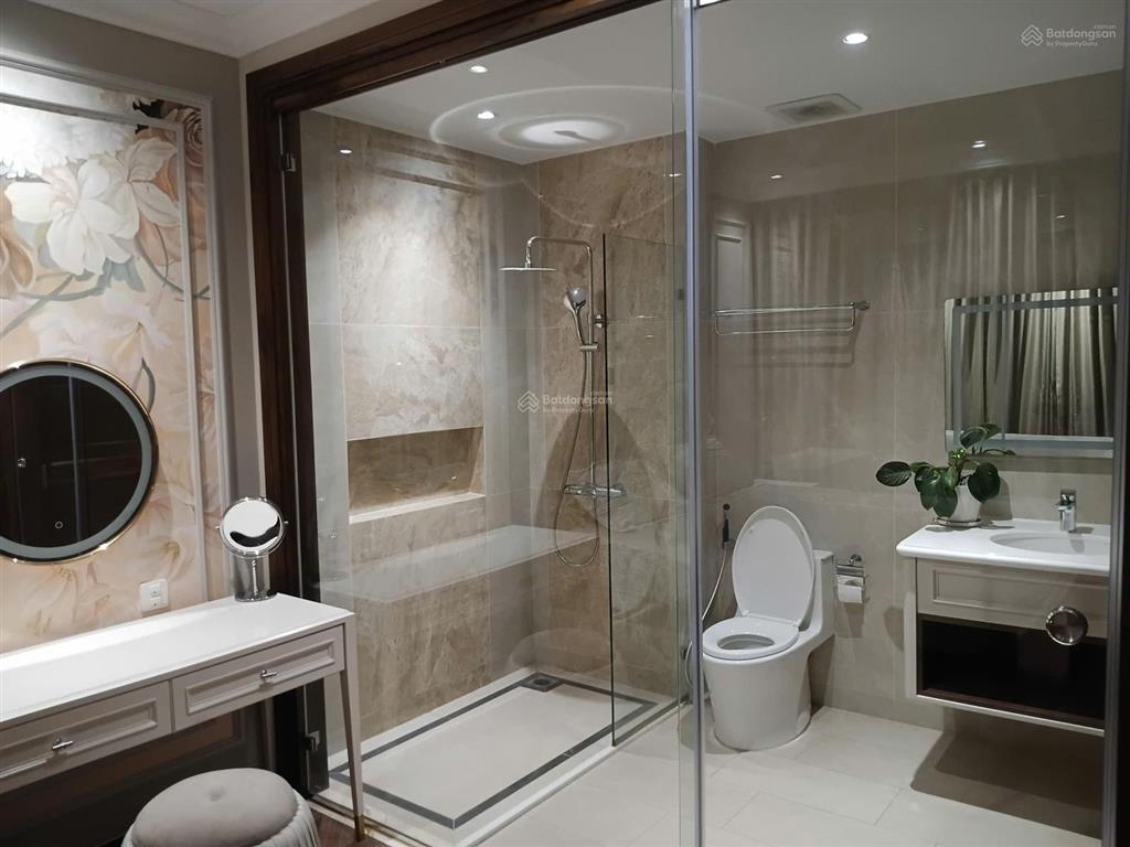 Cần bán căn 3pn 110m2 lầu cao  view q1 cực đẹp, giá chỉ 5,68 tỷ