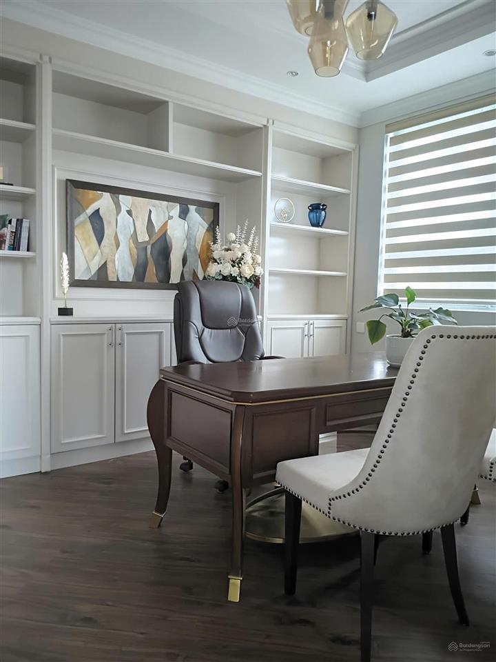 Cần bán căn 3pn 110m2 lầu cao  view q1 cực đẹp, giá chỉ 5,68 tỷ