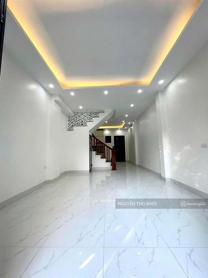 Chỉ hơn 4 tỷ có ngay căn 4tx33m2 ôtô sát nhà 40m ra trục chính ôtô tránh. nhà cuối kđt thanh hà