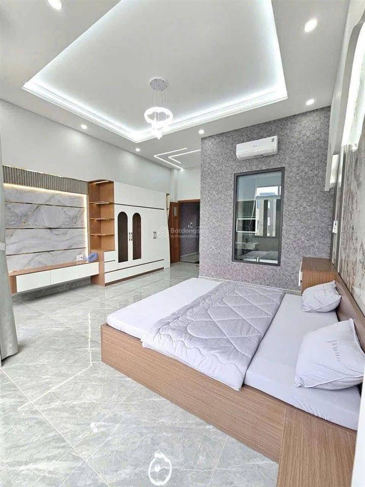 Chính chủ cần bán nhà phố mới 100% , full nội thất, ngân hàng hỗ trợ 70%.