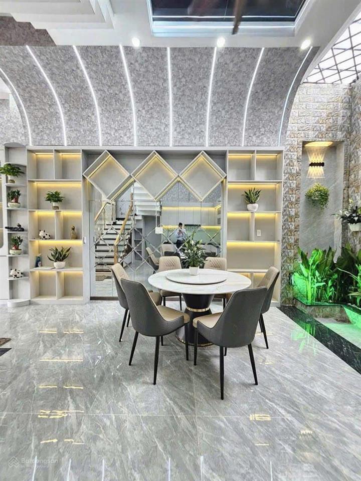 Chính chủ cần bán nhà phố mới 100% , full nội thất, ngân hàng hỗ trợ 70%.