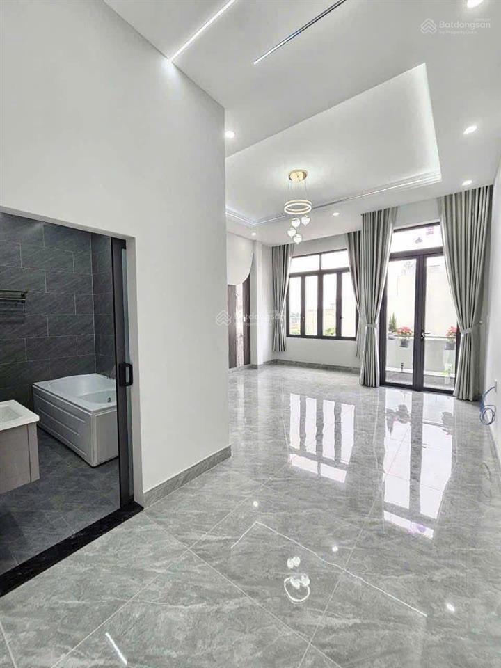 Chính chủ cần bán nhà phố mới 100% , full nội thất, ngân hàng hỗ trợ 70%.