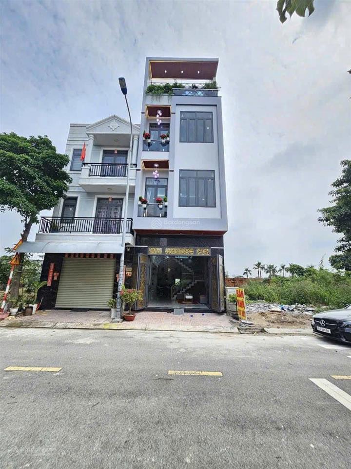 Chính chủ cần bán nhà phố mới 100% , full nội thất, ngân hàng hỗ trợ 70%.