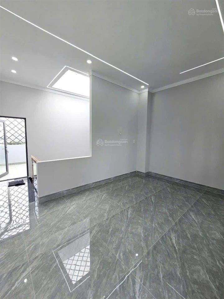 Chính chủ cần bán nhà phố mới 100% , full nội thất, ngân hàng hỗ trợ 70%.