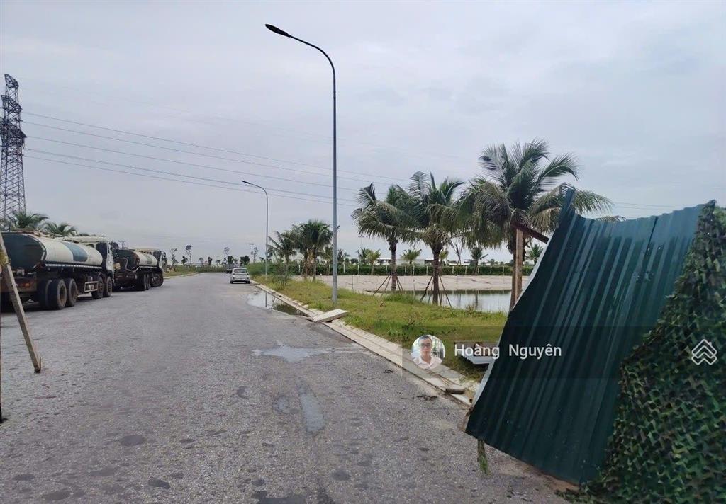 Bán căn liền kề phân khu quý tộc dự án vinhomes royal island vũ yên 90m2 giá chỉ hơn 11 tỷ