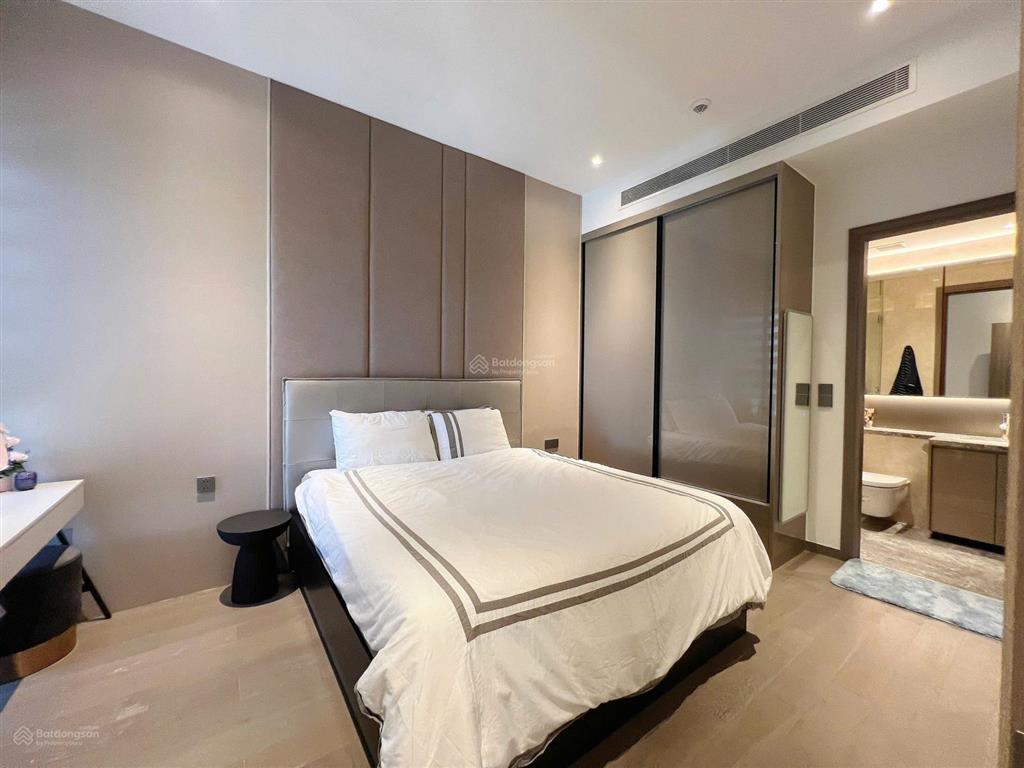 Bán gấp căn hộ 2pn, 2wc, 83m2, res 11, quận 11, 5 tỷ,  0903 833 ***, có sổ hồng, có vị trí đậu xe