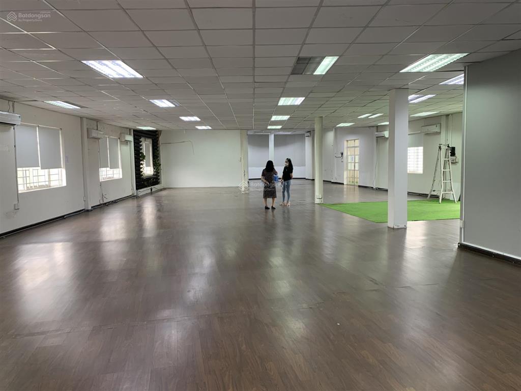 Cho thuê văn phòng nguyên sàn 500m² (trần cao 3,5m) giá tốt khu vực   0906 970 ***