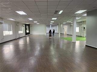 Cho thuê văn phòng nguyên sàn 500m2 (trần cao 3,5m) giá tốt nhất khu vực   0906 970 ***