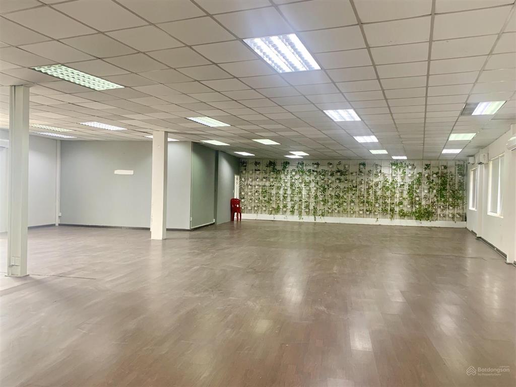 Cho thuê văn phòng nguyên sàn 500m² (trần cao 3,5m) giá tốt khu vực   0906 970 ***