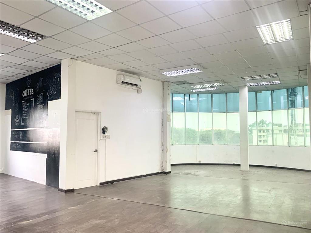 Cho thuê văn phòng nguyên sàn 500m² (trần cao 3,5m) giá tốt khu vực   0906 970 ***