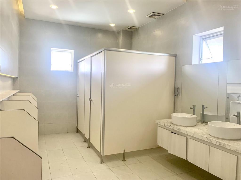 Cho thuê văn phòng nguyên sàn 500m² (trần cao 3,5m) giá tốt khu vực   0906 970 ***
