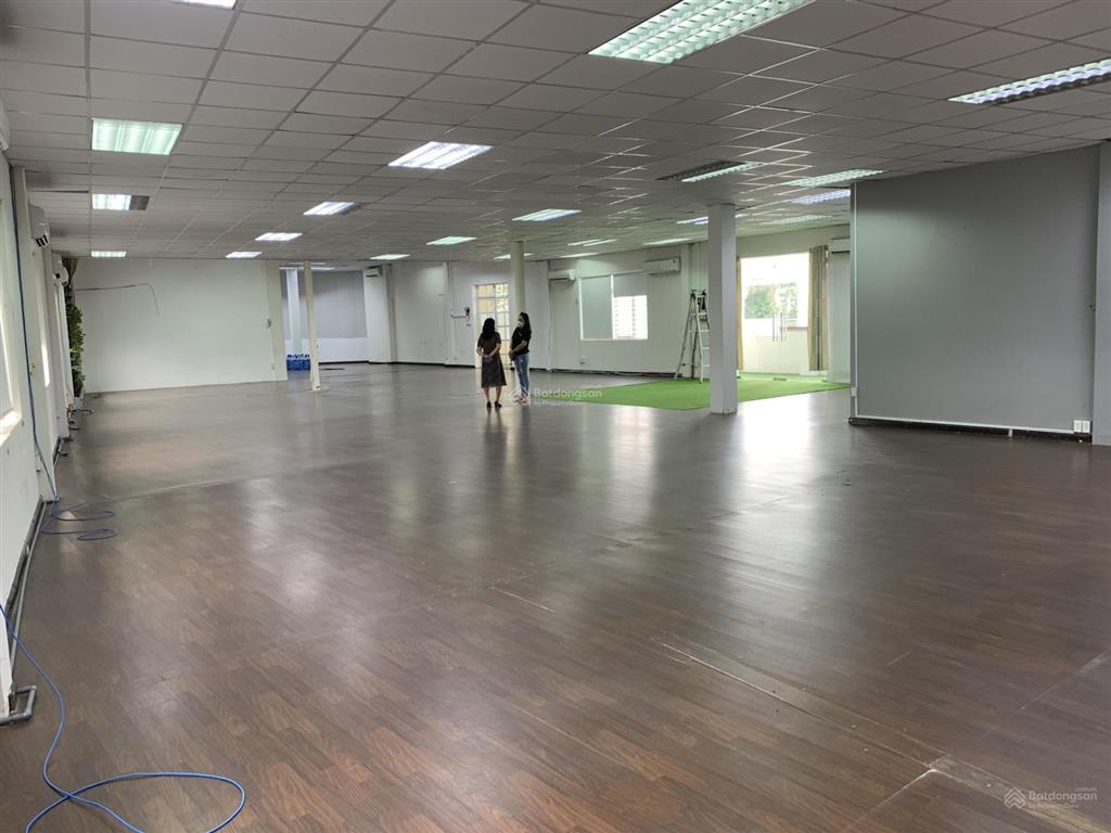 Cho thuê văn phòng nguyên sàn 500m² (trần cao 3,5m) giá tốt khu vực   0906 970 ***