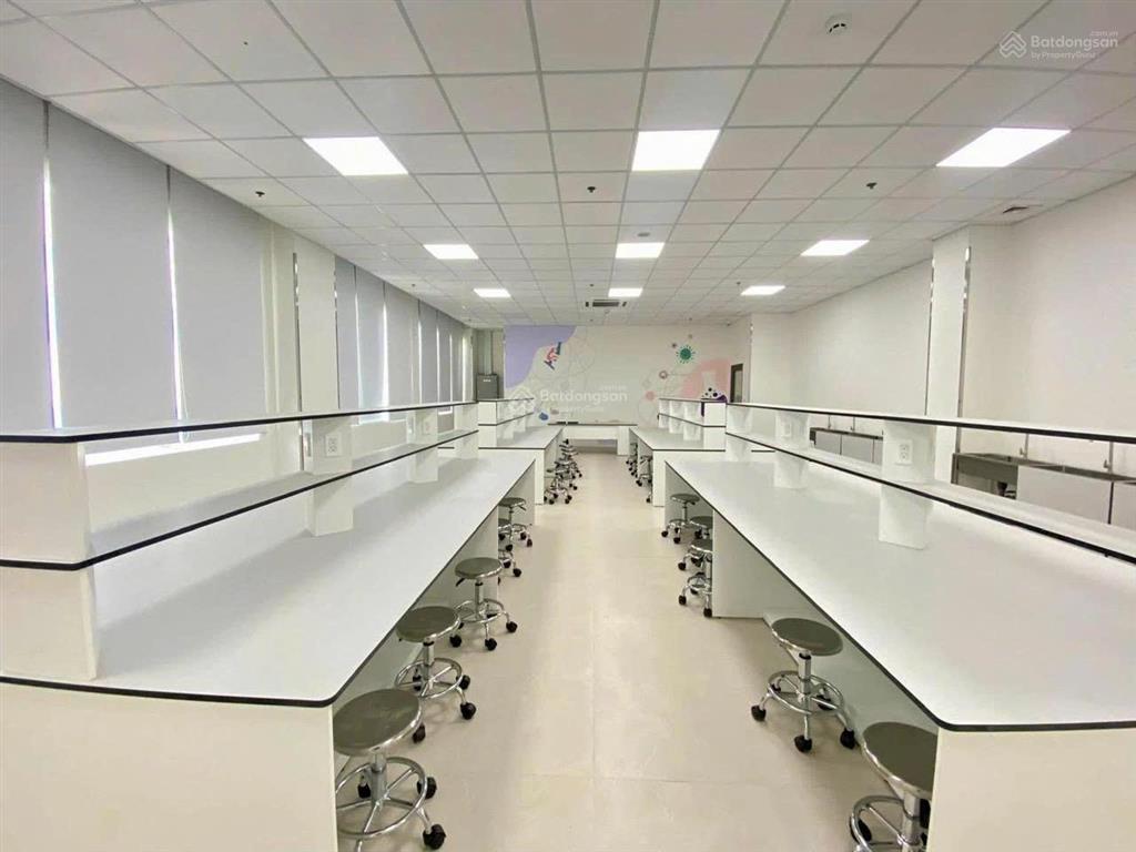 Cần cho thuê sàn văn phòng thương mại diện tích lớn 2000m2/sàn tại trung tâm quận 10 0906 970 ***