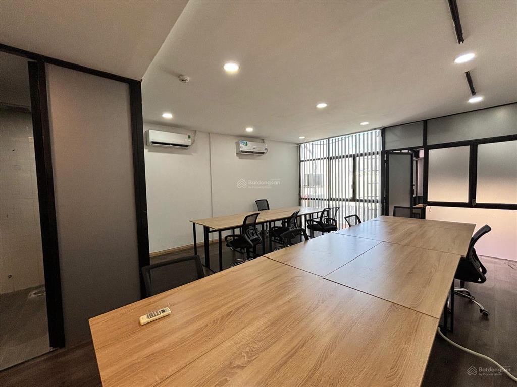 Cần cho thuê nguyên sàn 150m2 full nội thất, pantry, phòng họp, phòng ngủ quận 3   0906 970 ***