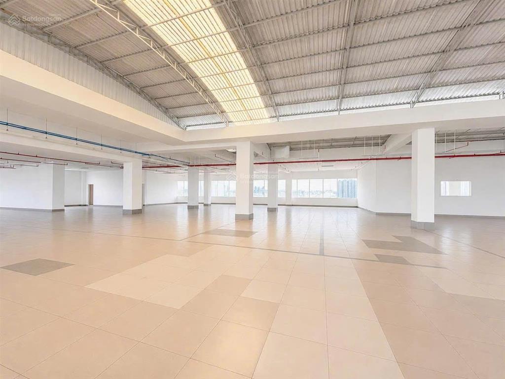 Cần cho thuê sàn văn phòng & thương mại diện tích lớn 2.300m2 giá tốt mt võ văn kiệt, trần cao 5m
