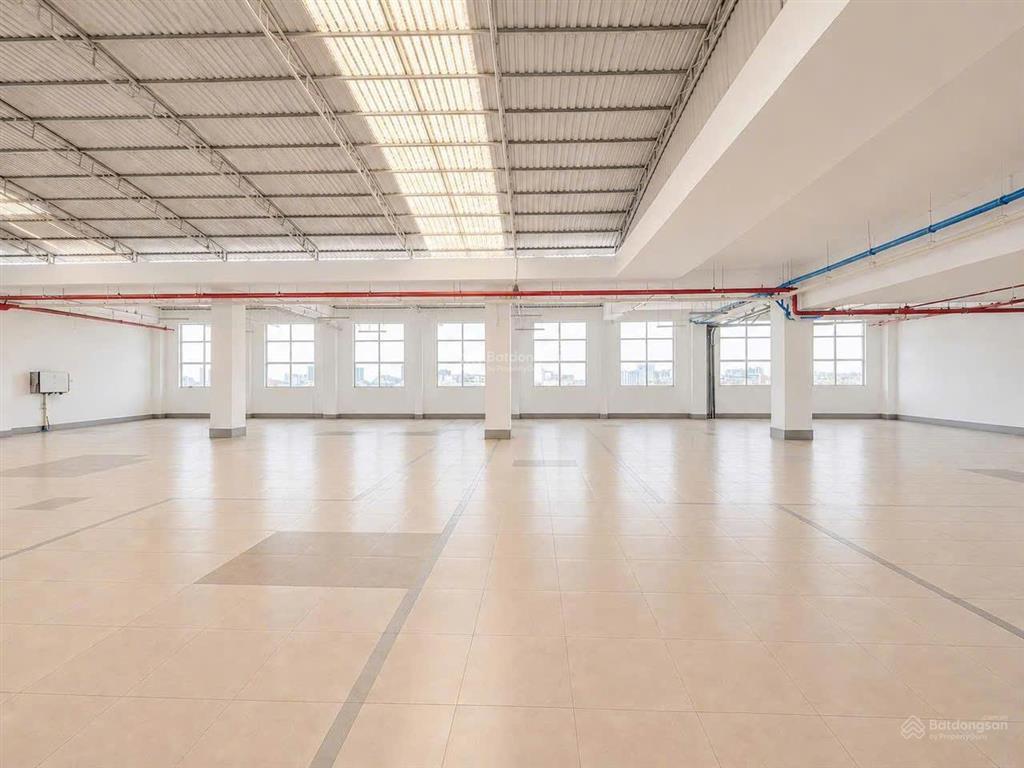 Cần cho thuê sàn văn phòng & thương mại diện tích lớn 2.300m2 giá tốt mt võ văn kiệt, trần cao 5m