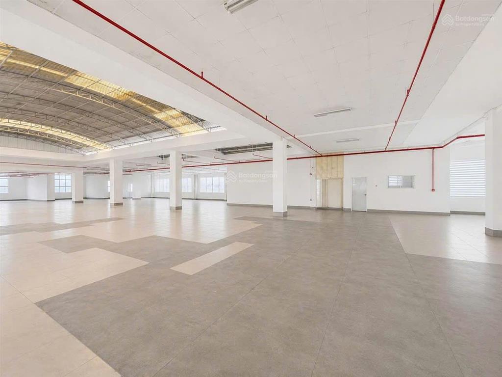 Cần cho thuê sàn văn phòng & thương mại diện tích lớn 2.300m2 giá tốt mt võ văn kiệt, trần cao 5m