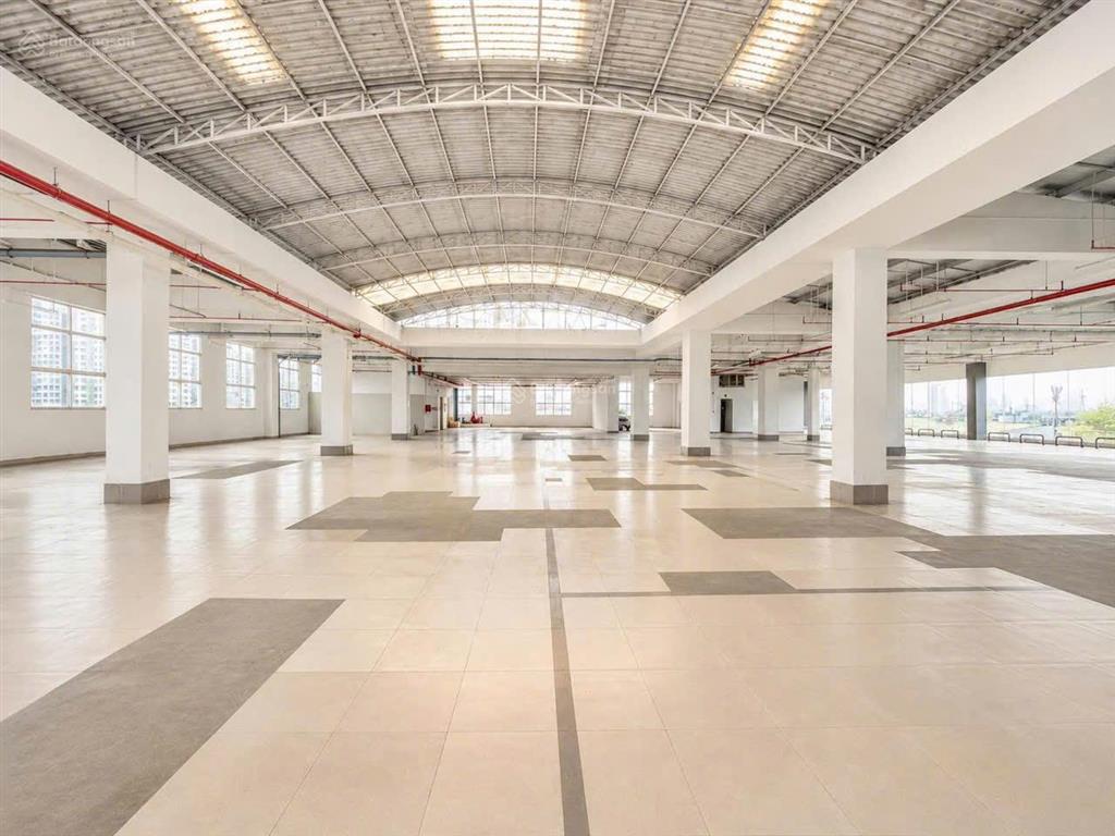 Cần cho thuê sàn văn phòng & thương mại diện tích lớn 2.300m2 giá tốt mt võ văn kiệt, trần cao 5m
